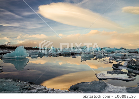 Sunrise in Jokulsarlon glacier lagoon, Iceland Sunrise in Jokulsarlon glacier lagoon, Iceland 100892156