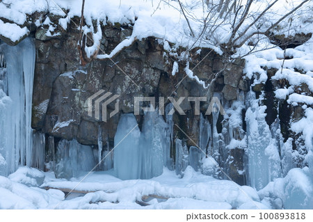 Frozen icefall (Tateshina Otaki, Yatsugatake, Chino City) 100893818