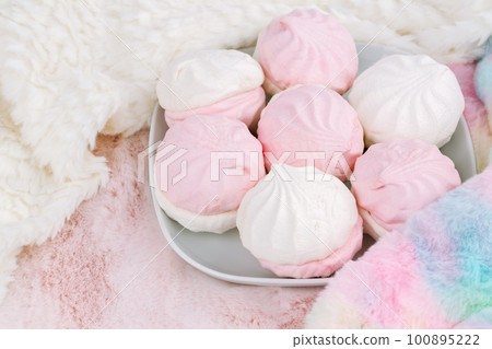 Zefir on plate 100895222