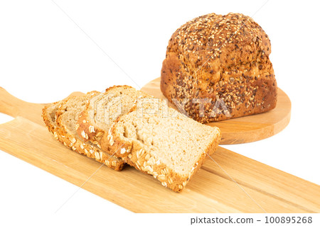 Wholegrain bread 100895268
