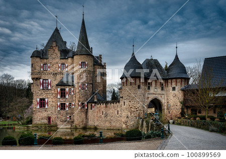 medieval castle of satzvey in germany 100899569