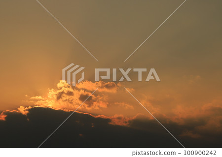 A cloud that stains in the sunset A cloud that stains in the sunset 100900242