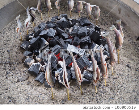 Charcoal-grilled fish! I caught a lot of rainbow trout! "Cook freshly caught fish!" "Cooked and grilled over charcoal!" Mountain stream fishing Niigata Yuzawa family Charcoal-grilled fish! I caught a lot of rainbow trout! "Cook freshly caught fish!" "Cooked and grilled over charcoal!" Mountain stream fishing Niigata Yuzawa family 100900519