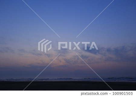 房總半島九十九里的日出景色 房總半島九十九里的日出景色 100901503
