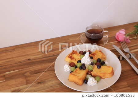 French toast with fruit French toast with fruit 100901553