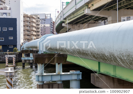 aqueduct bridge over river 100902907