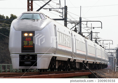 Takasaki Line Limited Express Kusatsu: 651 series train 100903038