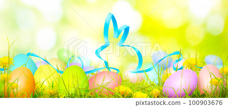 Funny Easter bunny. Happy Easter holiday concept. 100903676