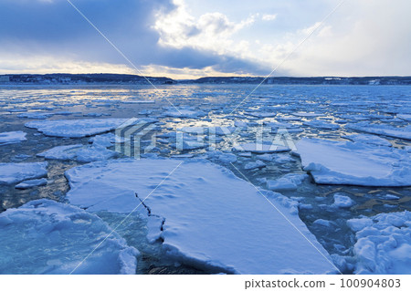 [北海道] 網走海面的流冰 100904803