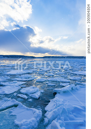 [北海道] 網走海面的流冰 100904804
