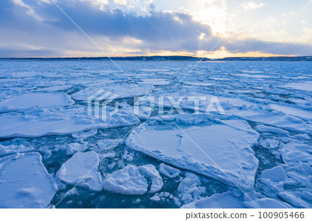 [Drift ice sightseeing] Abashiri 100905466