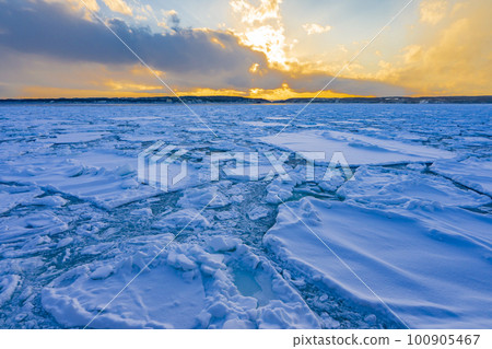 [Drift ice sightseeing] Abashiri 100905467