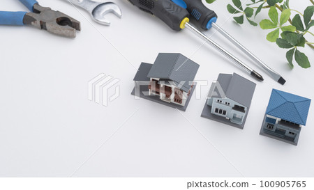 工具和模型房子 | 房屋設備維修圖像 100905765