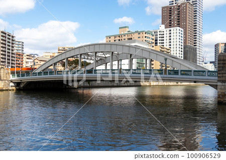 大阪的堂島川和堂島大橋 大阪的堂島川和堂島大橋 100906529