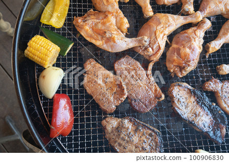 Barbecue grilled chicken thigh 100906830