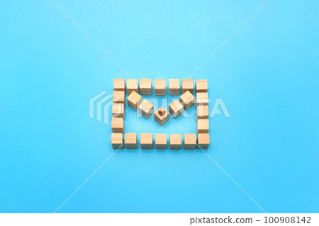 A blue background with a heart mark in the center of the three-dimensional wooden cube frame of the mail icon A blue background with a heart mark in the center of the three-dimensional wooden cube frame of the mail icon 100908142