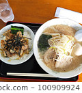Ramen and pork bowl Ramen and pork bowl 100909924