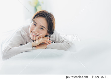 臥室裡的女人》 臥室裡的女人》 100910219