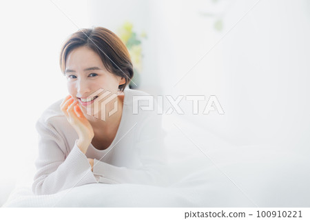 臥室裡的女人》 臥室裡的女人》 100910221