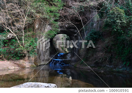 Nomizo Falls / Kameiwa Cave Nomizo Falls / Kameiwa Cave 100910591