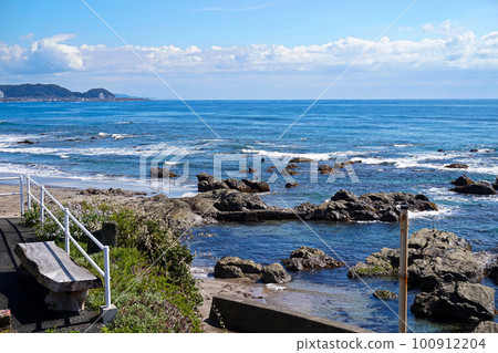 Minamiboso Reefs of Wadaura Coast seen from Ryugu Shrine [Minamiboso City, Chiba Prefecture] 100912204