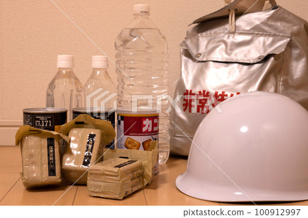 Image of emergency goods disaster prevention goods Image of emergency goods disaster prevention goods 100912997