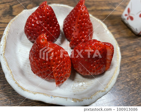 Strawberry Strawberry 100913086