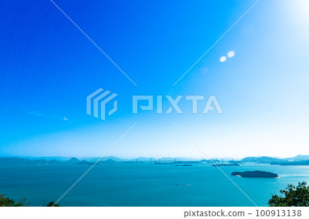 Great Seto Bridge and Bisan Seto seen from the top of Mt. Ojigatake (Kurashiki City, Okayama Prefecture) 100913138