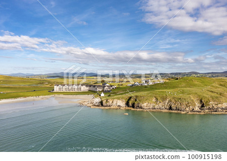 Aerial of the beautiful coast at Downings, County Donegal - Ireland 100915198