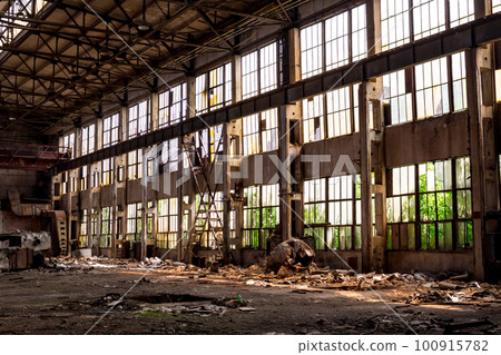 The abandoned old factory building inside The abandoned old factory building inside 100915782