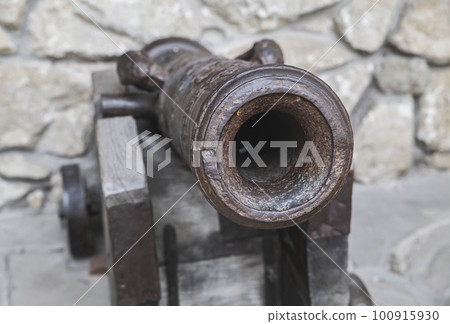 medieval cannon in an old abandoned castle medieval cannon in an old abandoned castle 100915930