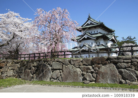 Hirosaki Castle Honmaru being relocated (2021: Hirosaki City, Aomori Prefecture) Hirosaki Castle Honmaru being relocated (2021: Hirosaki City, Aomori Prefecture) 100918339