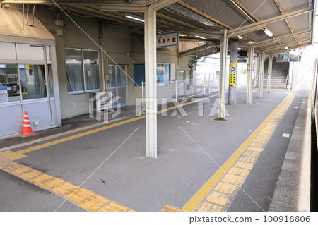 Scenery from Yamanokuchi Station on the Nippo Main Line to Kagoshima Station in the early morning of the summer of 2022 with a cloudy sky Scenery from Yamanokuchi Station on the Nippo Main Line to Kagoshima Station in the early morning of the summer of 2022 with a cloudy sky 100918806