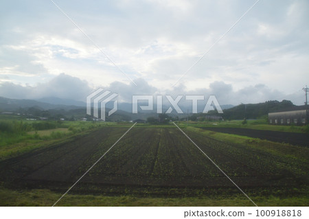 Scenery from Yamanokuchi Station on the Nippo Main Line to Kagoshima Station in the early morning of the summer of 2022 with a cloudy sky 100918818
