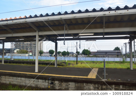 Scenery from Yamanokuchi Station on the Nippo Main Line to Kagoshima Station in the early morning of the summer of 2022 with a cloudy sky Scenery from Yamanokuchi Station on the Nippo Main Line to Kagoshima Station in the early morning of the summer of 2022 with a cloudy sky 100918824