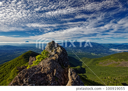 Yatsugatake 山脈、Gongen 山、富士山、南阿爾卑斯山的岩石峰頂 Yatsugatake 山脈、Gongen 山、富士山、南阿爾卑斯山的岩石峰頂 100919055