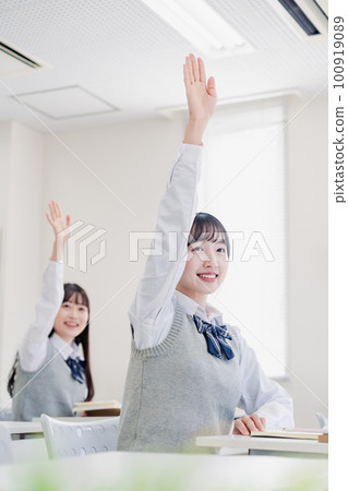 A high school girl who raises her hand and makes an announcement A high school girl who raises her hand and makes an announcement 100919089