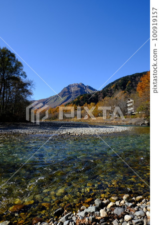 The flow of the Azusa River and Mt. Yakedake, Kamikochi in autumn The flow of the Azusa River and Mt. Yakedake, Kamikochi in autumn 100919157