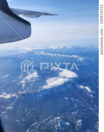 從飛機上看到的大雪山 從飛機上看到的大雪山 100919722