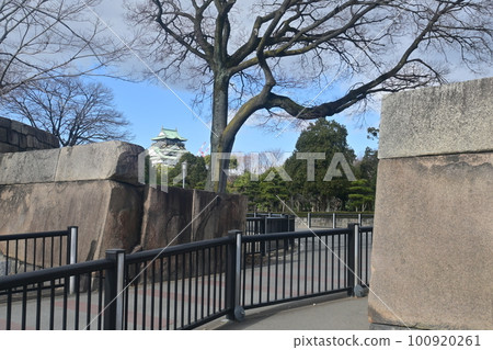 Tamatsukuri mouth of Osaka castle and clear sky 100920261