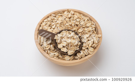 oatmeal on a wooden plate oatmeal on a wooden plate 100920926