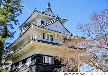 Simulated watchtower at the ruins of Yoshida Castle, Toyohashi City Simulated watchtower at the ruins of Yoshida Castle, Toyohashi City 100921414