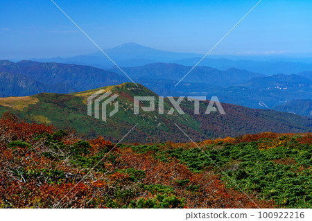 Carpet of the Gods Japan's Most Beautiful Autumn Leaves Mt. Kurikoma Tohoku Tourism October 100922216