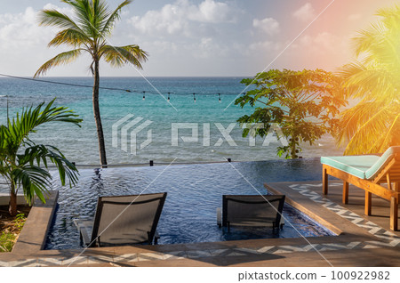 Empty pool on blue sea water 100922982