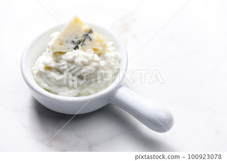 still life of blue cheese dip still life of blue cheese dip 100923078