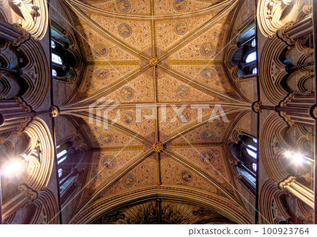 Decorated ceiling of the Choir - Worcester Cathedral England Decorated ceiling of the Choir - Worcester Cathedral England 100923764