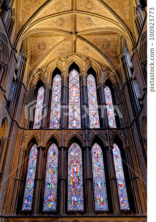 Stained glass window in Worcester Cathedral - England, United Kingdom 100923773