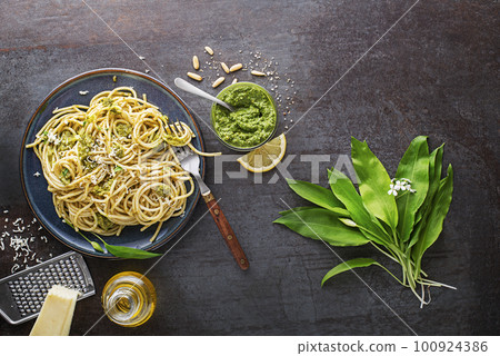 Ramson wild garlic pesto pasta Ramson wild garlic pesto pasta 100924386