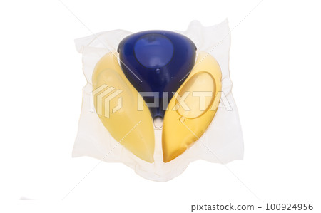 washing capsules isolated 100924956