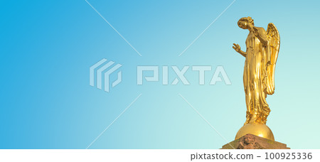 Banner with a beautiful golden angel column statue at Market Square in small town Mittweida, its historical downtown, Saxony, Germany, at blue sunset sky solid background with copy space. Banner with a beautiful golden angel column statue at Market Square in small town Mittweida, its historical downtown, Saxony, Germany, at blue sunset sky solid background with copy space. 100925336